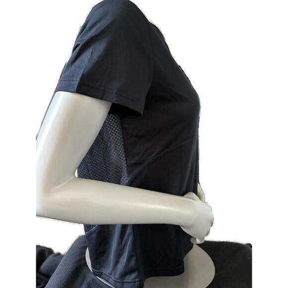 NWT Reebok Women's Performance Short Sleeve Shirt - Size M - Picture 2 of 10